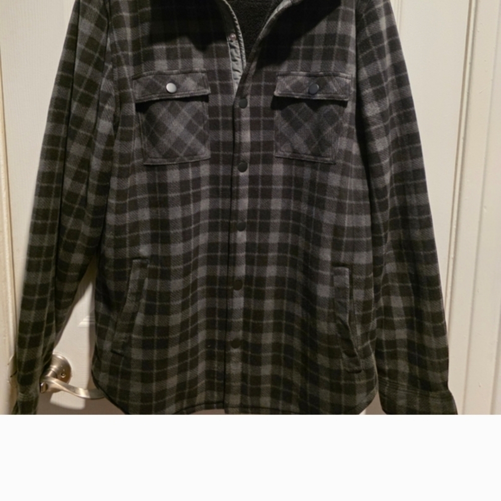 Plaid Button-Up  Sherpa Jacket with Cozy Lining..Gray n Black..Size Lg